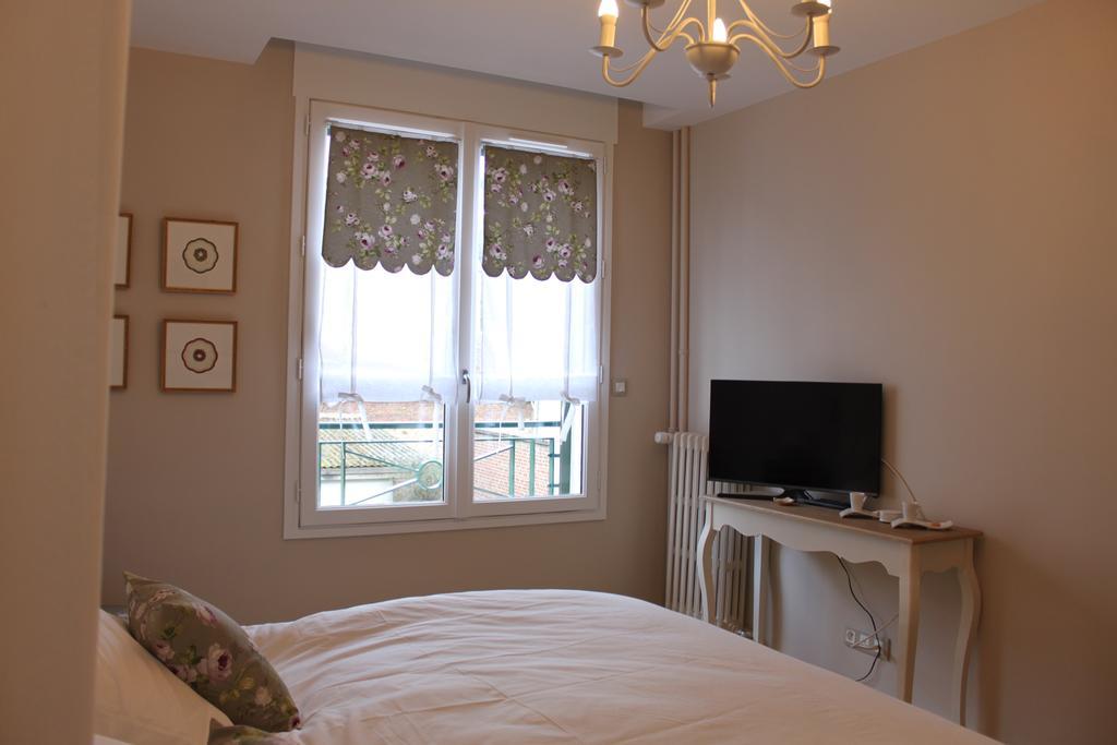 Au Coeur De Beauvais Bed & Breakfast Ngoại thất bức ảnh