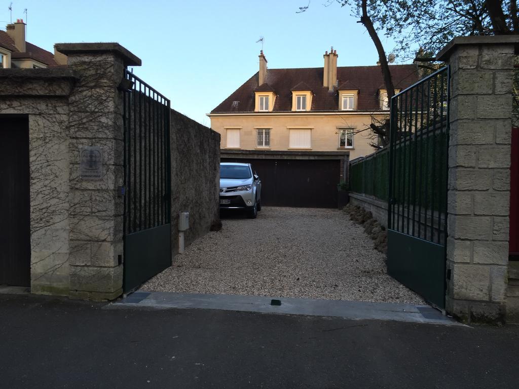 Au Coeur De Beauvais Bed & Breakfast Ngoại thất bức ảnh